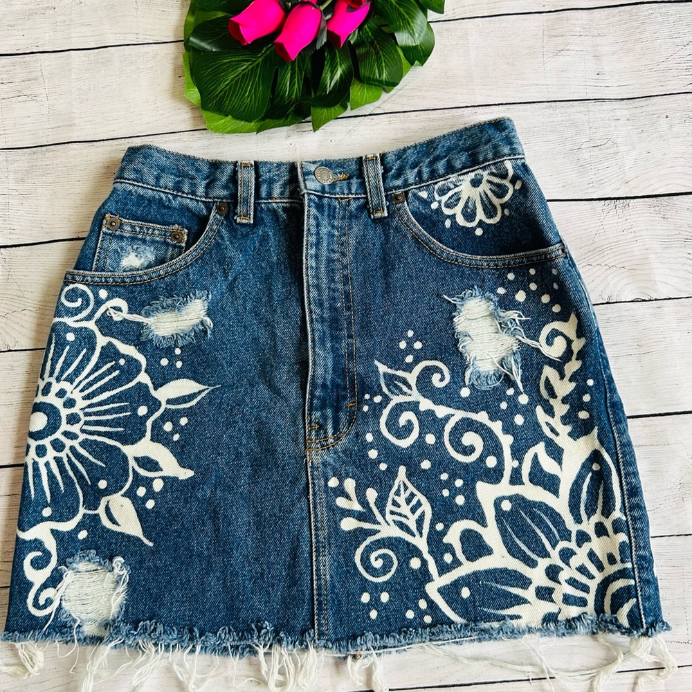 Calvin Klein Women’s Vintage Hand Bleached Floral Fringe Denim Skirt
